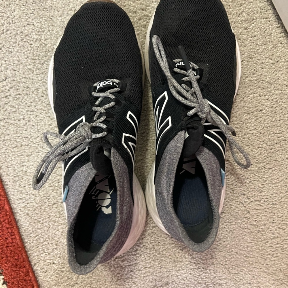 Black comfy walking shoes!
